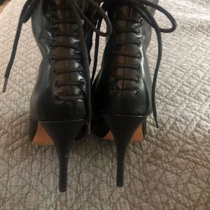 Pour La Victoire black leather high heel booties